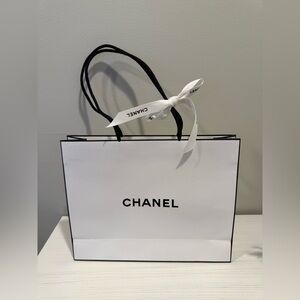 CHANEL Shopping / Gift Bag